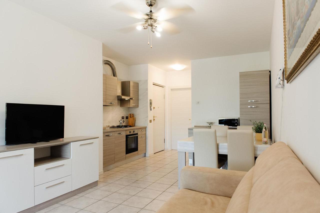 Appartamento Afrodite Desenzano del Garda Exteriör bild