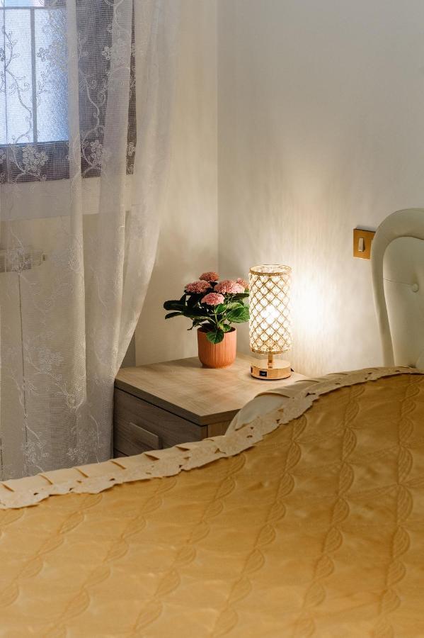 Appartamento Afrodite Desenzano del Garda Exteriör bild